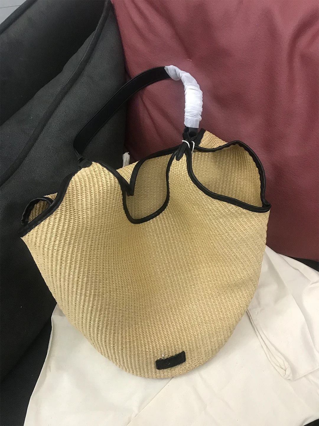 Сумка Khaite 2025: Новая вместительная плетеная сумка через плечо, повседневная сумка-тоут для женщин, для отпуска и на каждый день
Сумка Khaite 2025: Новая вместительная плетеная сумка через плечо, повседневная сумка-тоут для женщин, для отпуска и на каждый день