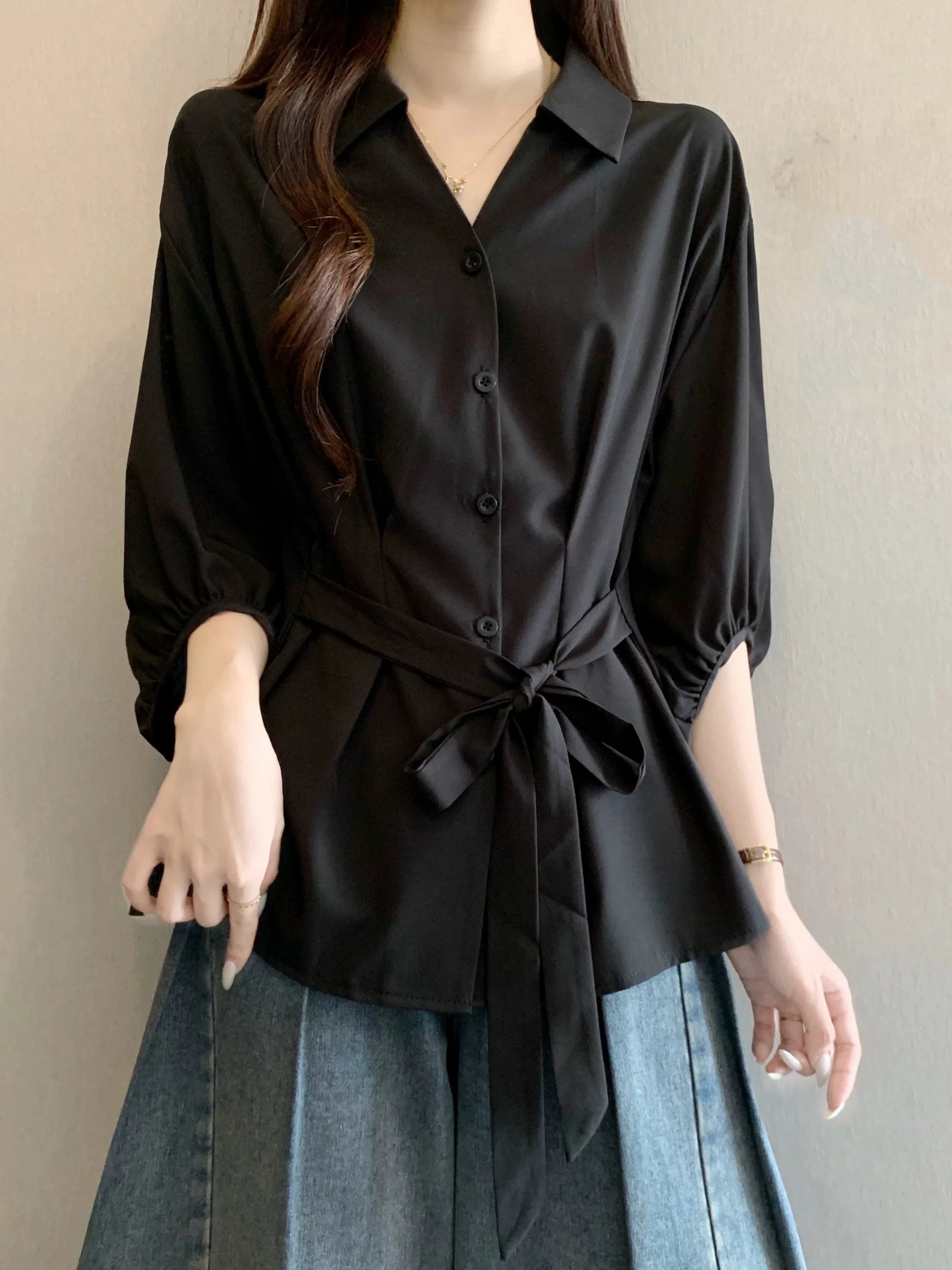 Elegant Black V-Neck Short Sleeve Shirt Women's plus Size Summer New Style Big Code Fat MM Tie Waist Top Korean Style Commute
Elegant Black V-Neck Short Sleeve Shirt Women's plus Size Summer New Style Big Code Fat MM Tie Waist Top Korean Style Commute