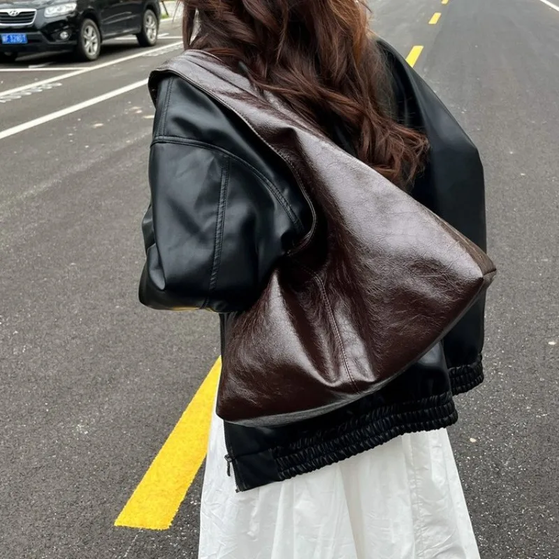 Women's Dark Brown Faux Leather Hobo Bag with Wide Strap, Casual Style for Daily Errands & Streetwear Bag for Women Handbags
Women's Dark Brown Faux Leather Hobo Bag with Wide Strap, Casual Style for Daily Errands & Streetwear Bag for Women Handbags