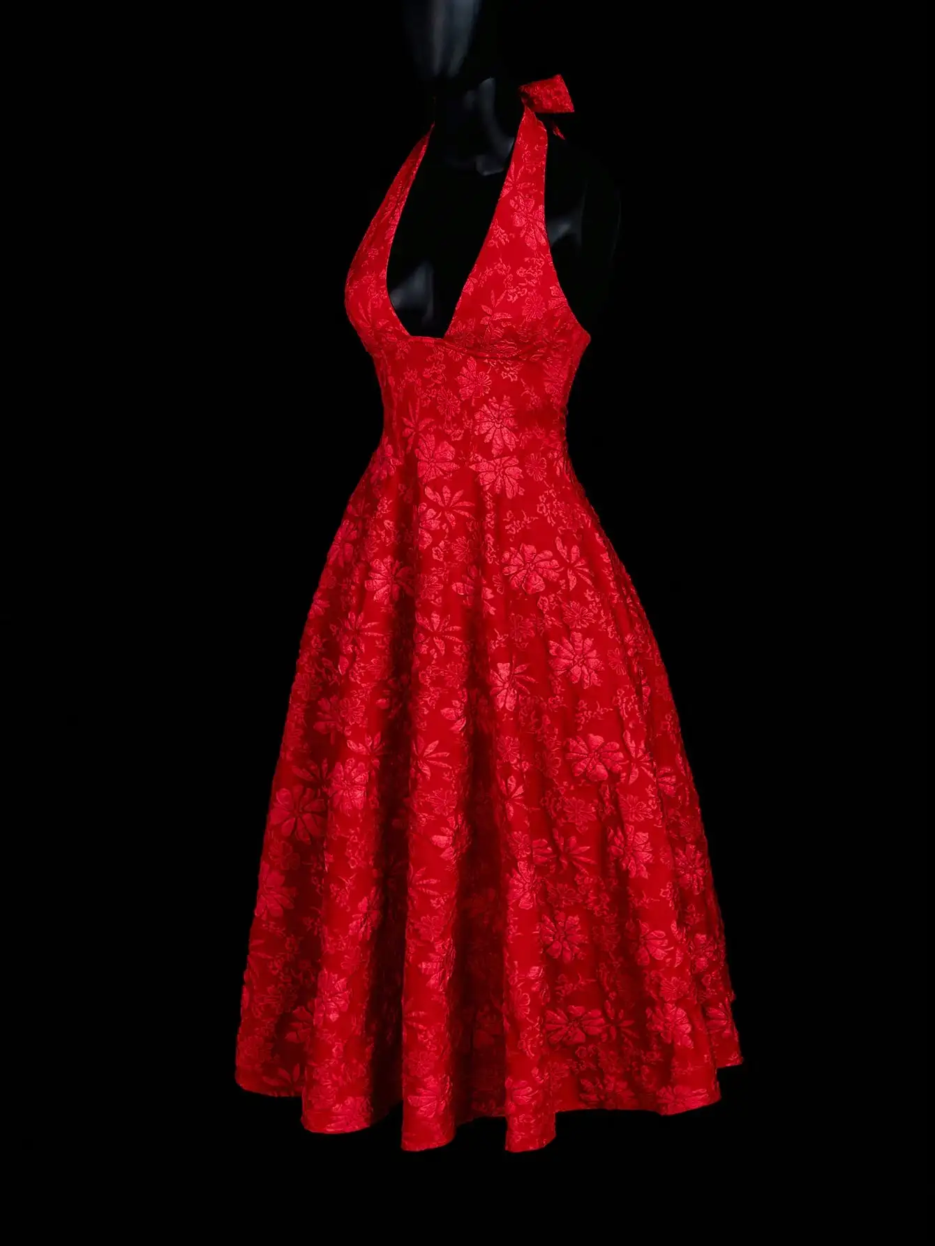 Red Floral Jacquard Halter Neck A-Line Dress with Bowknot Back
Red Floral Jacquard Halter Neck A-Line Dress with Bowknot Back