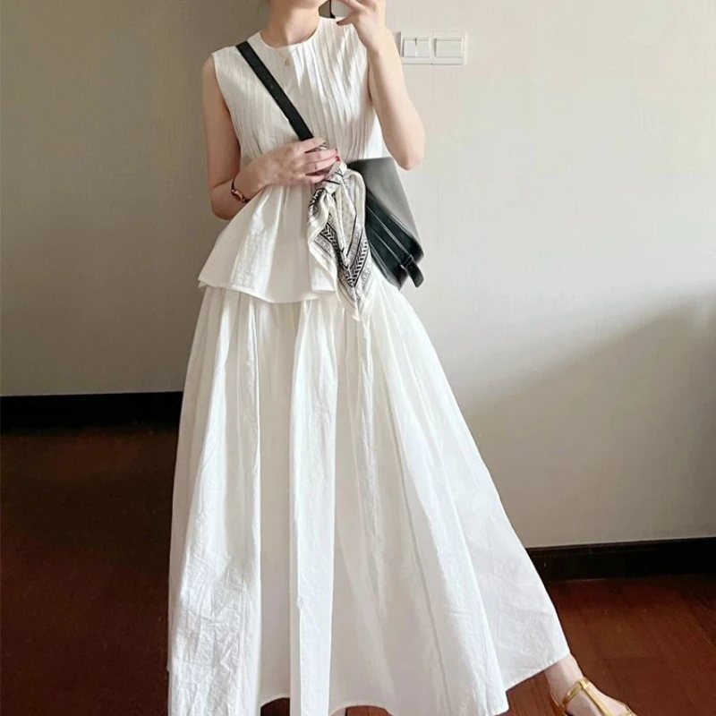 Французский нежный стиль, корейский костюм-двойка, женский костюм без рукавов с изображением Джокера, топ с цветочным бутоном, юбка средней длины 
Французский нежный стиль, корейский костюм-двойка, женский костюм без рукавов с изображением Джокера, топ с цветочным бутоном, юбка средней длины