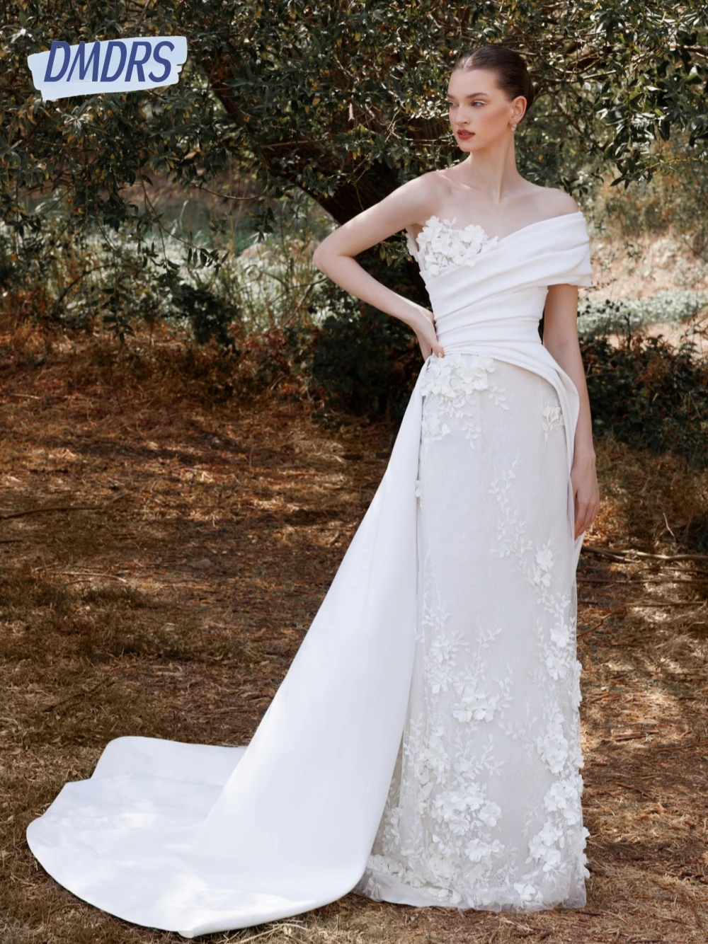 White Flowers Romantic Wedding Dress Classy Zipper Back Corset Bridal Gown Vintage Pleated Modest Customized Women Bride Wear 
White Flowers Romantic Wedding Dress Classy Zipper Back Corset Bridal Gown Vintage Pleated Modest Customized Women Bride Wear