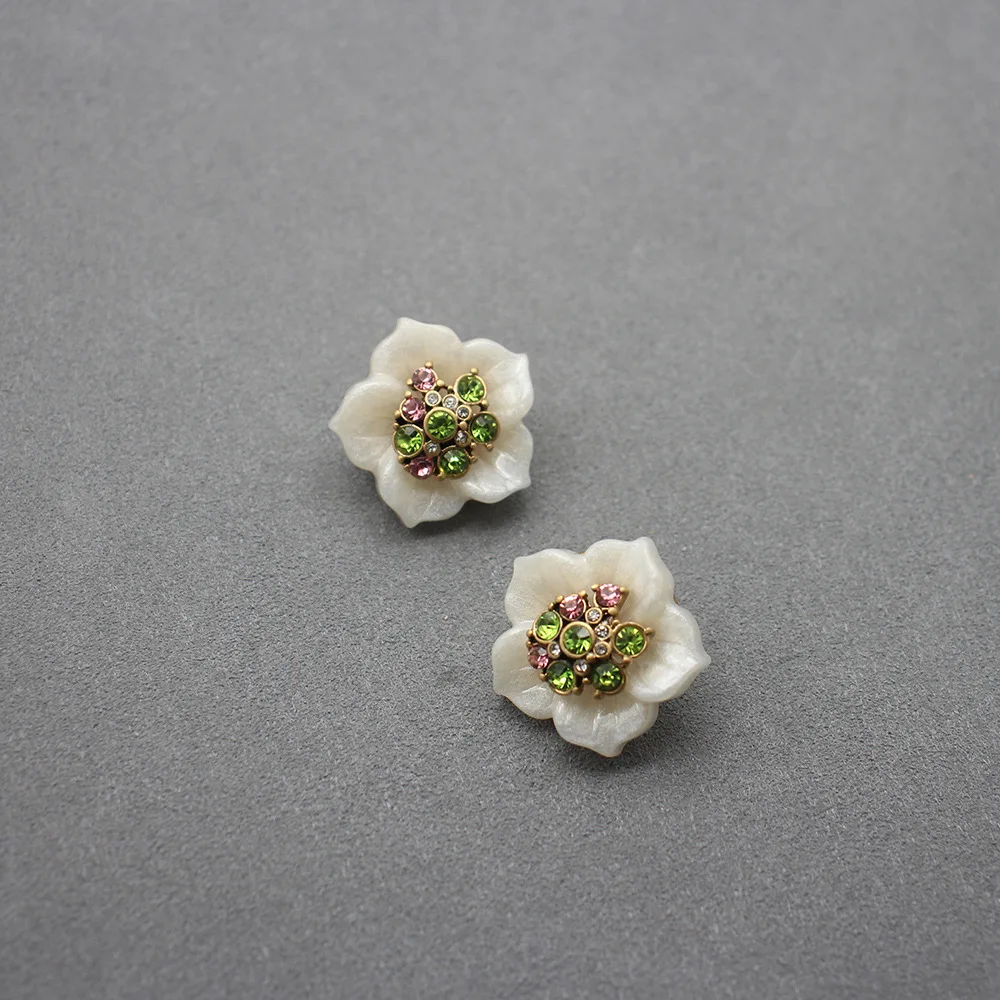 Used & Vintage Resin Petal Earrings - Jelly Glass Studs
Used & Vintage Resin Petal Earrings - Jelly Glass Studs