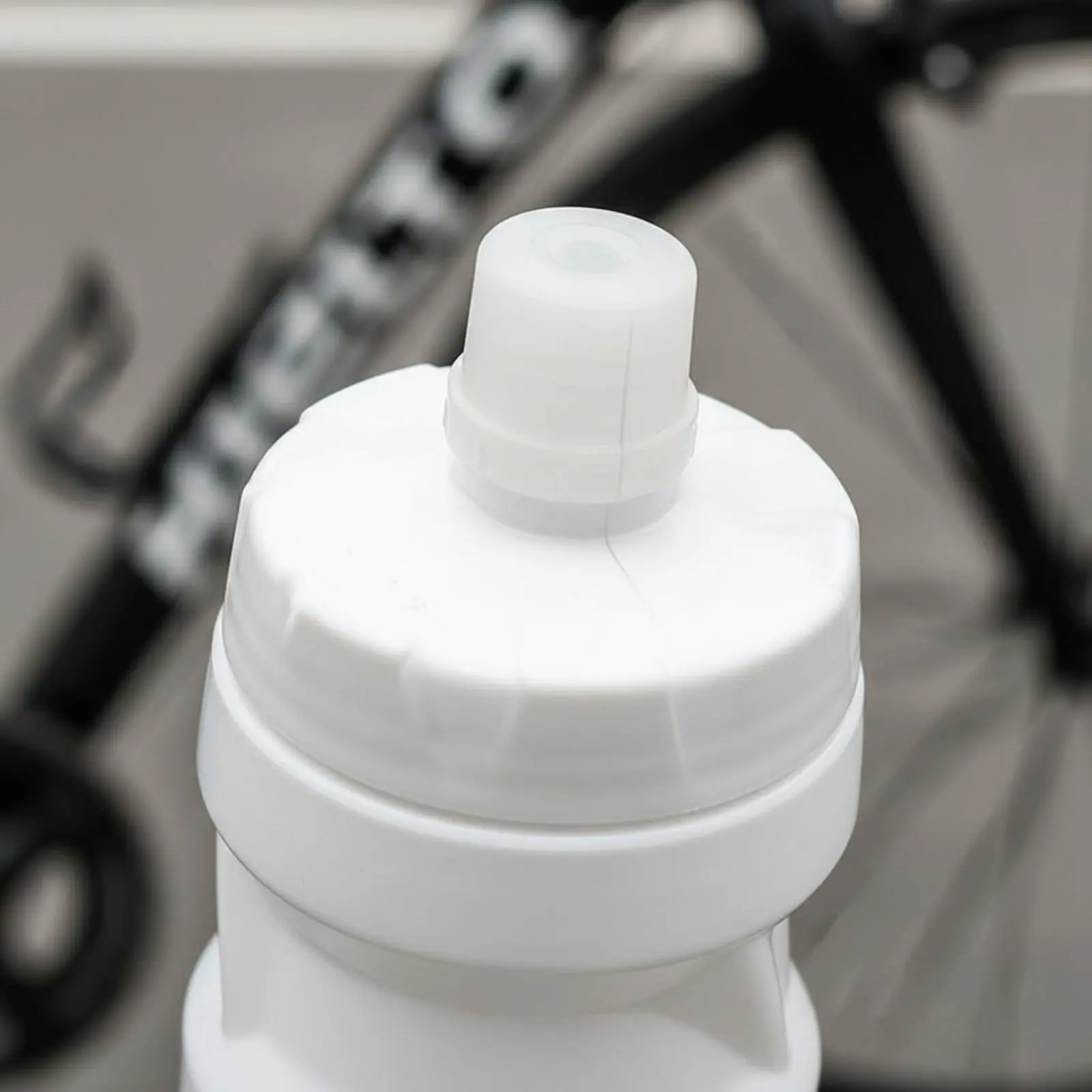 600 Ml Cycling Press Bottle Squeezable Cycling Water Bottle Two-Wheeler Water Supply Bottle Lightweight Leak-Resistant
600 Ml Cycling Press Bottle Squeezable Cycling Water Bottle Two-Wheeler Water Supply Bottle Lightweight Leak-Resistant