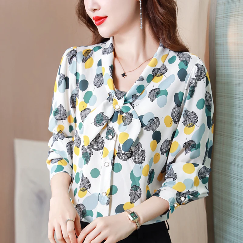 Printed Blouse Women Spring New Long Sleeve Loose Shirt Fashion Temperament V-neck Chemise Femme Single-breasted Topa Female
Printed Blouse Women Spring New Long Sleeve Loose Shirt Fashion Temperament V-neck Chemise Femme Single-breasted Topa Female