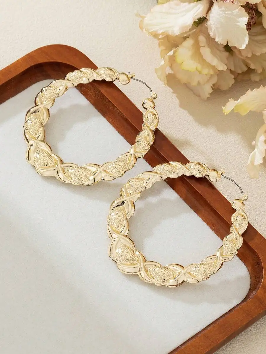Oval Textured Hoop Earrings For Women Fashion Jewelry For Parties Festivals Daily Wear
Oval Textured Hoop Earrings For Women Fashion Jewelry For Parties Festivals Daily Wear
