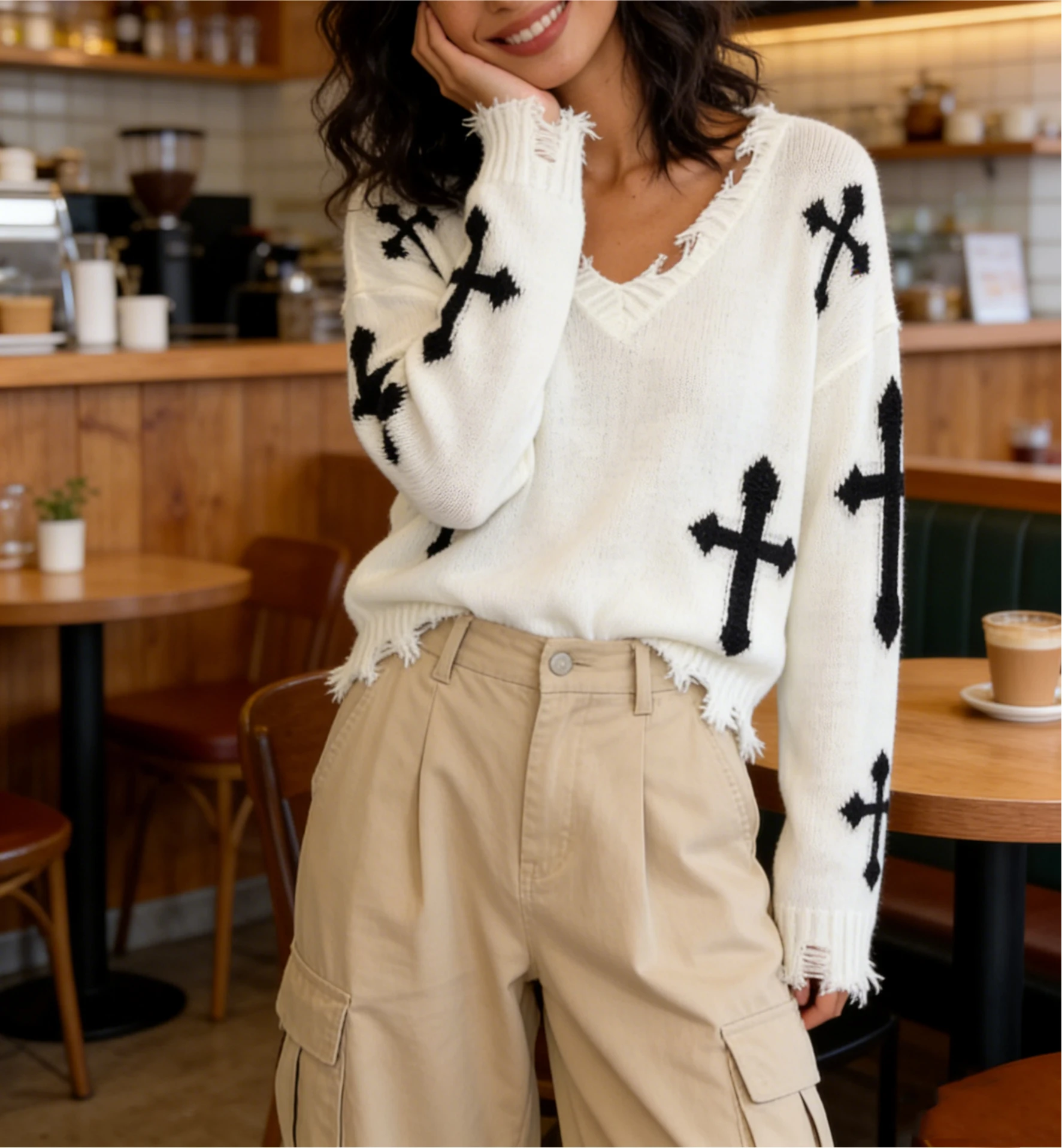 Женский вязаный пуловер с круглым вырезом и длинными рукавами белого цвета, стильный дизайн, повседневный свободный крой
Женский вязаный пуловер с круглым вырезом и длинными рукавами белого цвета, стильный дизайн, повседневный свободный крой