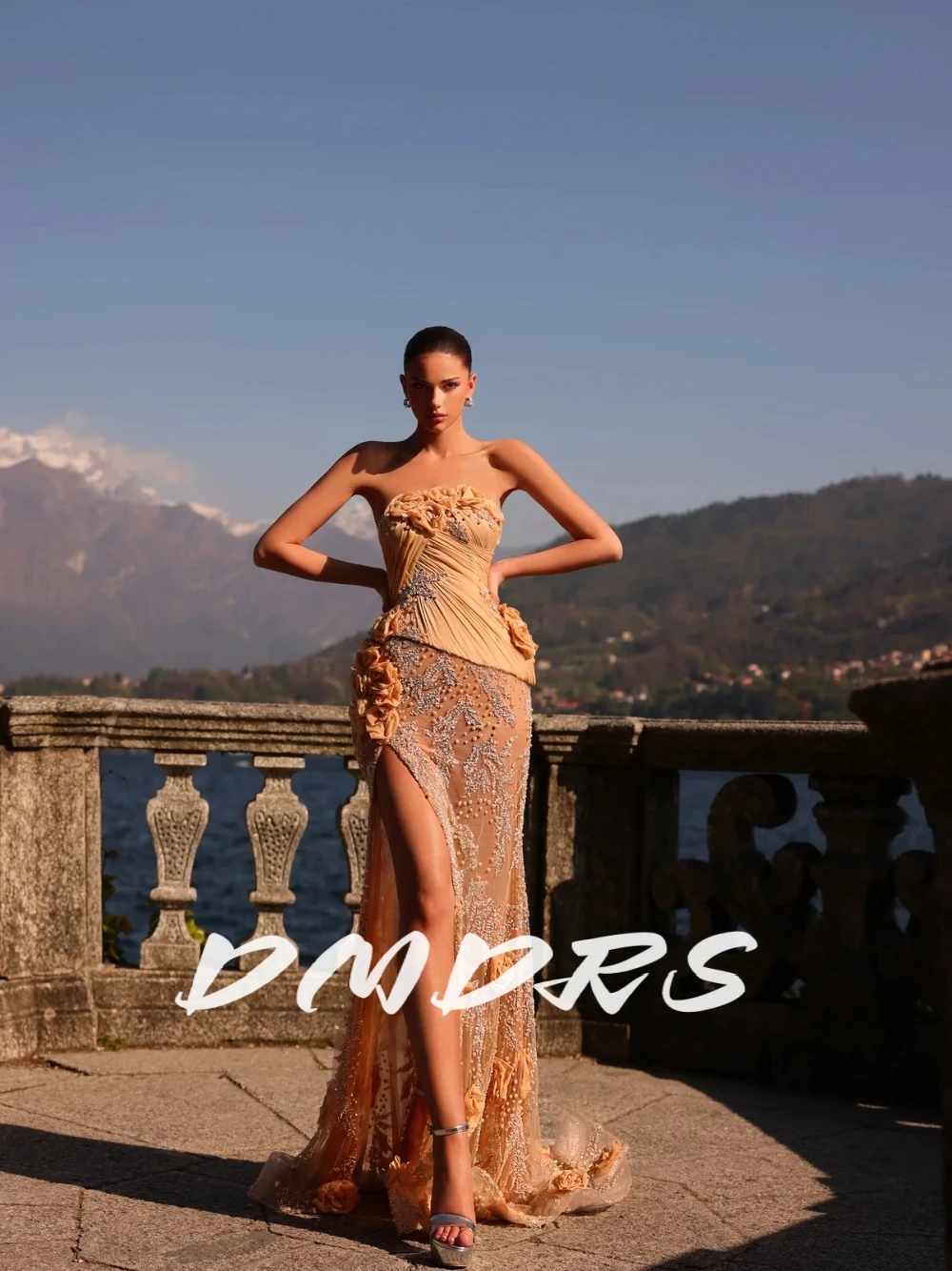 Beaded Flowered Strapless Evening Dress With Ruched Details Shiny Sexy High Slit Prom Gown Customized For Women Formal Party
Beaded Flowered Strapless Evening Dress With Ruched Details Shiny Sexy High Slit Prom Gown Customized For Women Formal Party