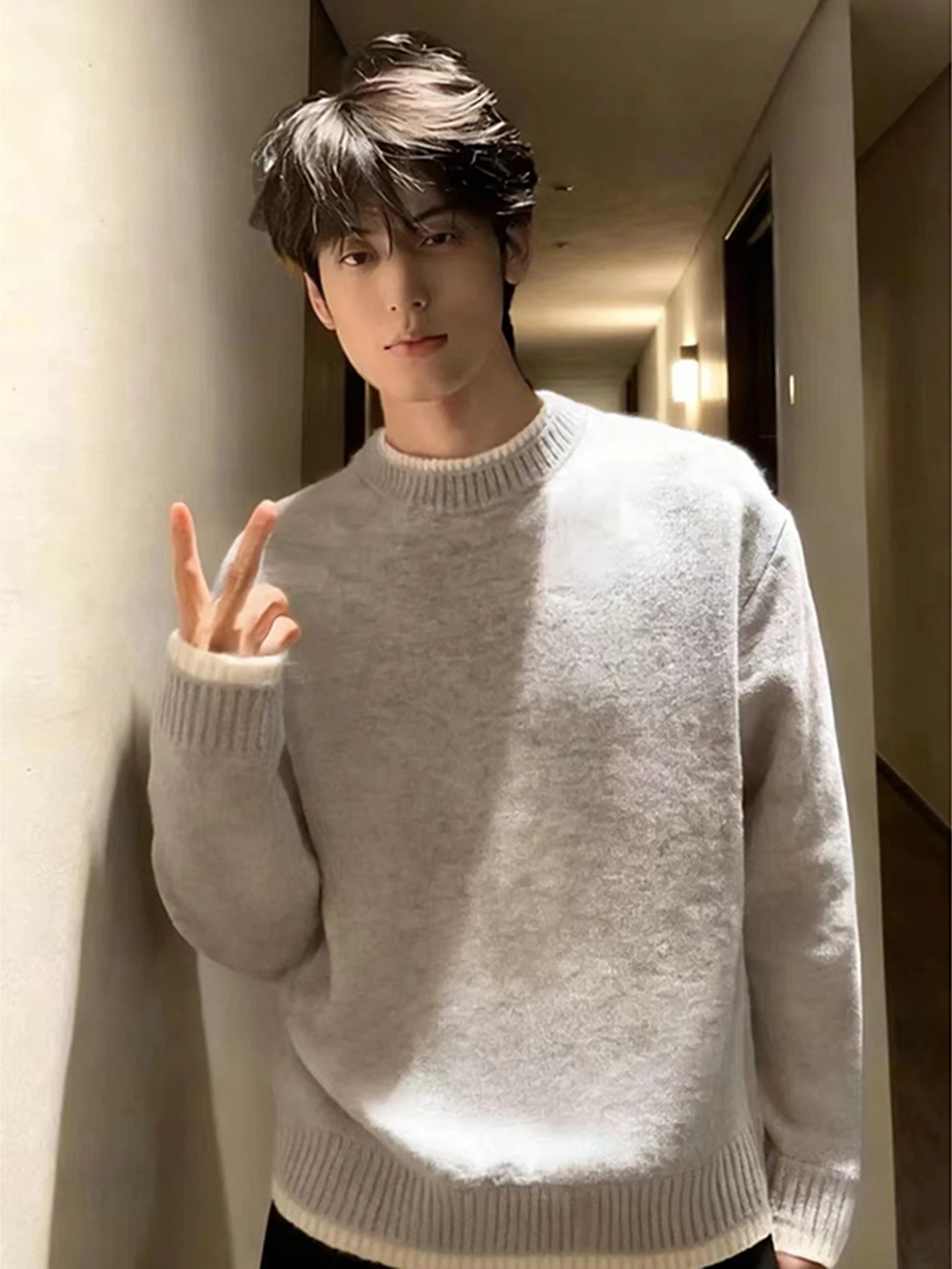 Gray Arctic Fleece round Neck Knitwear Men's Autumn Winter Lazy High-End Feeling American Style Heavyweight Sweater Casual Ci...
Gray Arctic Fleece round Neck Knitwear Men's Autumn Winter Lazy High-End Feeling American Style Heavyweight Sweater Casual Ci...
