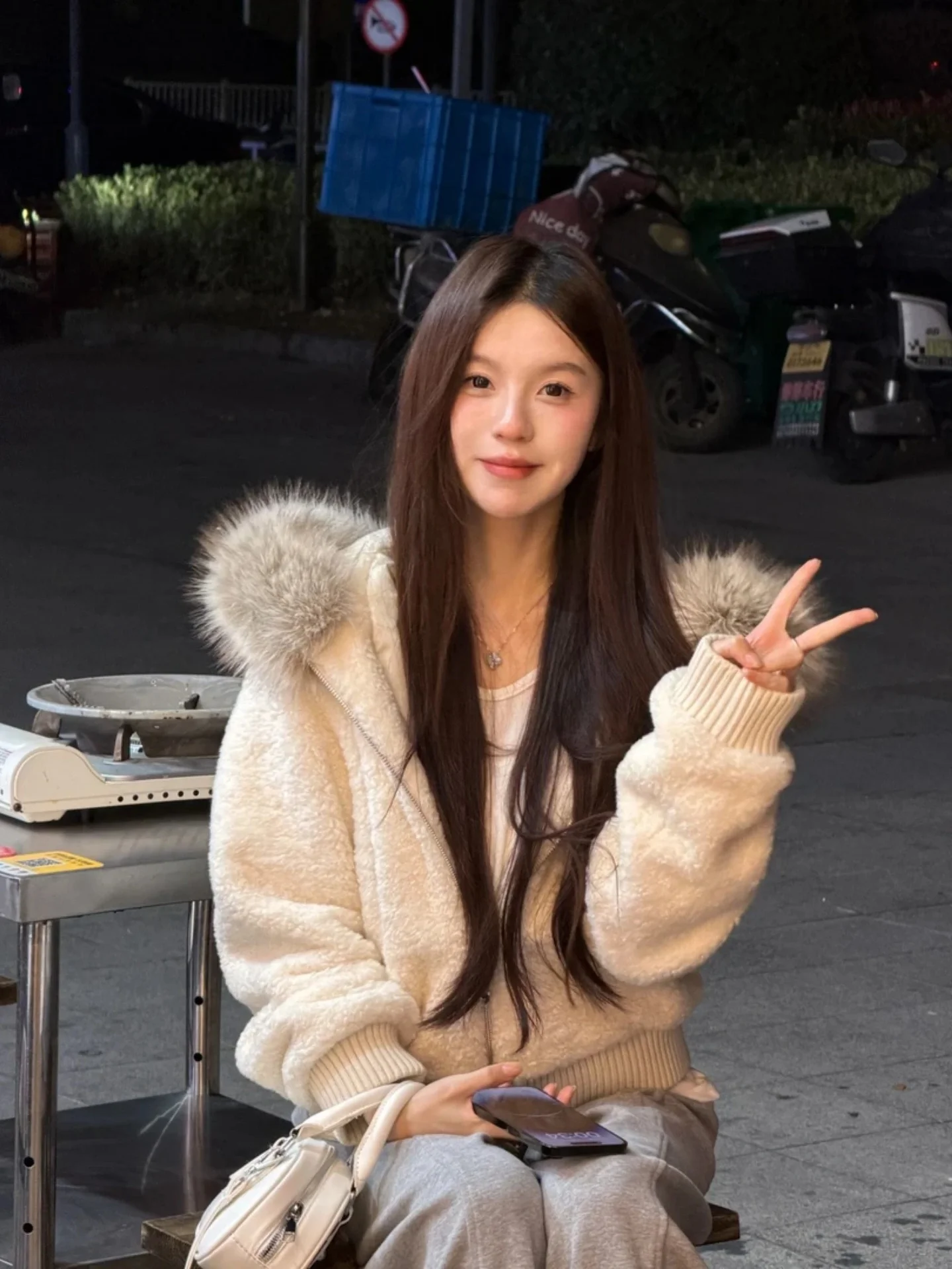 Lamb Fur Jacket Women's Early Spring Thickened Korean Style Lazy Style Hooded Coat Warm Loose Top Zipper Closure Short Length
Lamb Fur Jacket Women's Early Spring Thickened Korean Style Lazy Style Hooded Coat Warm Loose Top Zipper Closure Short Length