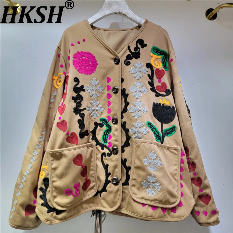 HKSH осень-зима новая женская куртка с v-образным вырезом, однобортные карманы, длинный рукав, вышивка, красочное элегантное шикарное пальто HK1254
HKSH осень-зима новая женская куртка с v-образным вырезом, однобортные карманы, длинный рукав, вышивка, красочное элегантное шикарное пальто HK1254