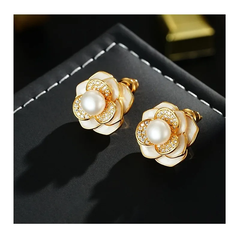 Gold-plated Natural Freshwater Pearl Needle-style Gentle Temperament Camellia Bead Stud Earrings
Gold-plated Natural Freshwater Pearl Needle-style Gentle Temperament Camellia Bead Stud Earrings