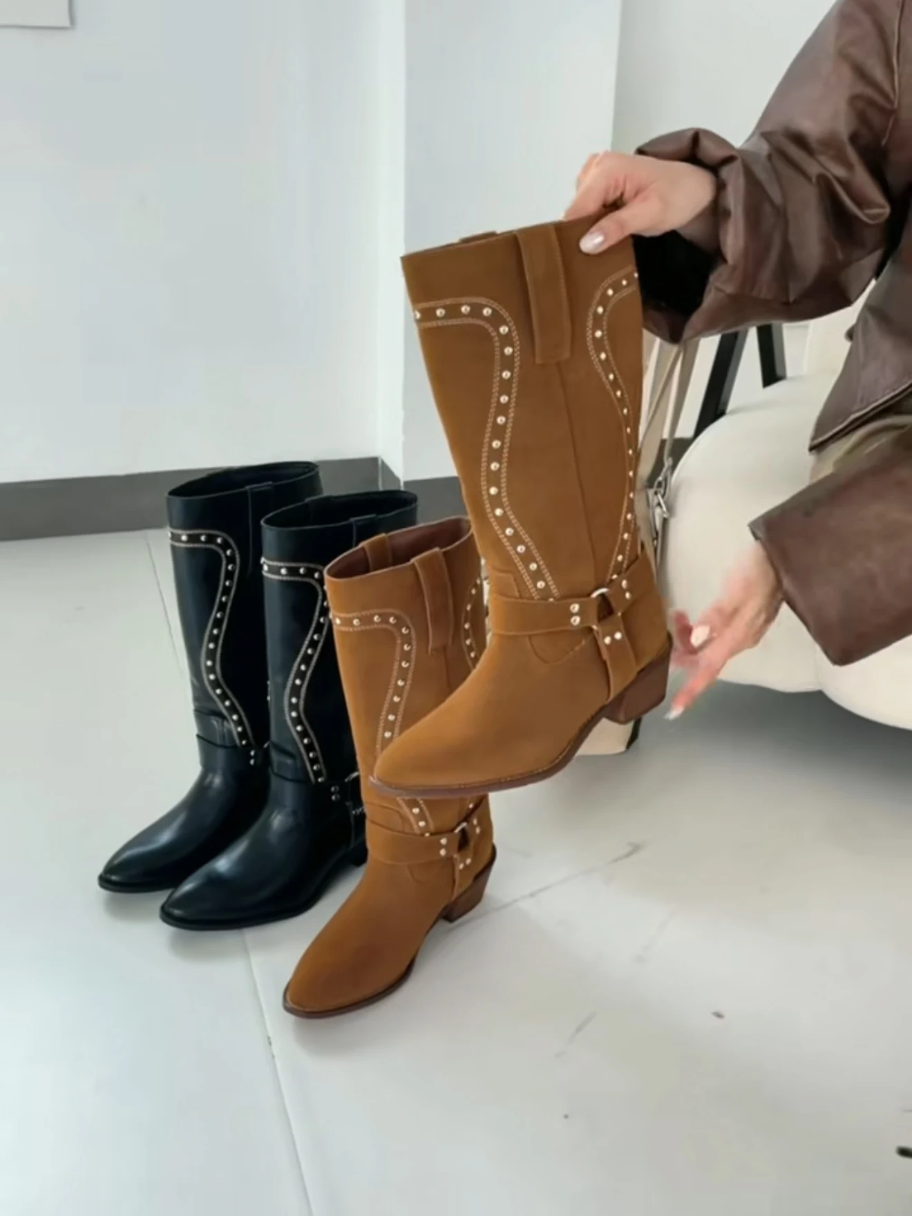 Brown Rivet Pointed Toe Women Long Boots Fashion Buckle Strap Women Shoes Thick Heel Zapatos Mujer Knee High Botas Femininas
Brown Rivet Pointed Toe Women Long Boots Fashion Buckle Strap Women Shoes Thick Heel Zapatos Mujer Knee High Botas Femininas