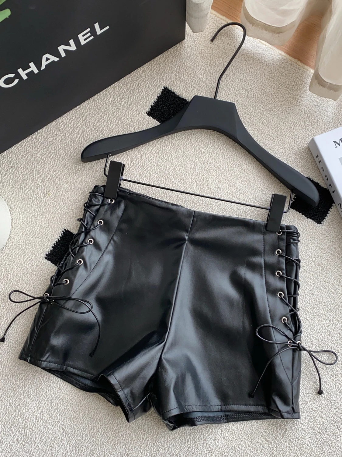 Sexy Black Pu Shorts Gyaru Fashion Casual Summer Shorts Women Faux Leather Lace Up Goth Club Mini Shorts Y2K Slim Short Pants
Sexy Black Pu Shorts Gyaru Fashion Casual Summer Shorts Women Faux Leather Lace Up Goth Club Mini Shorts Y2K Slim Short Pants