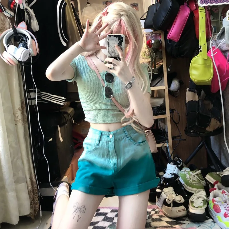 Green gradient denim shorts women's summer new loose Korean version versatile high waisted A-line wide leg hot pants
Green gradient denim shorts women's summer new loose Korean version versatile high waisted A-line wide leg hot pants
