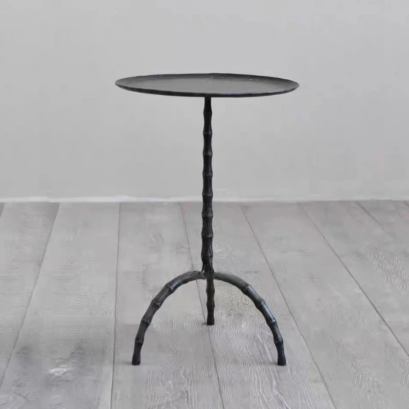 Sofa side table light luxury round small coffee table creative corner table
Sofa side table light luxury round small coffee table creative corner table