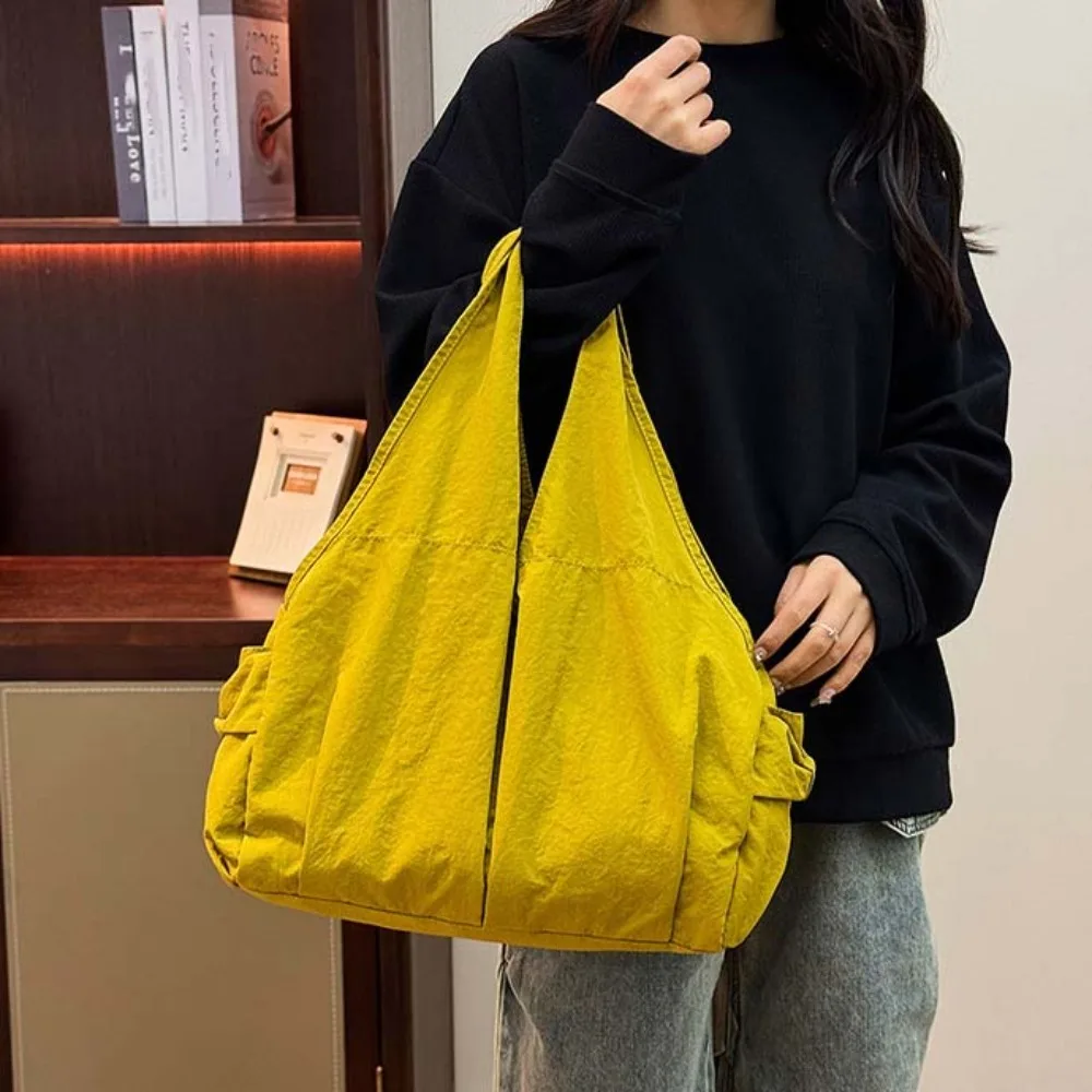 Casual Nylon Shoulder Bag Double Zipper Design Japanese Style Versatile Commuting Handbag Multi-Pocket Solid Color
Casual Nylon Shoulder Bag Double Zipper Design Japanese Style Versatile Commuting Handbag Multi-Pocket Solid Color