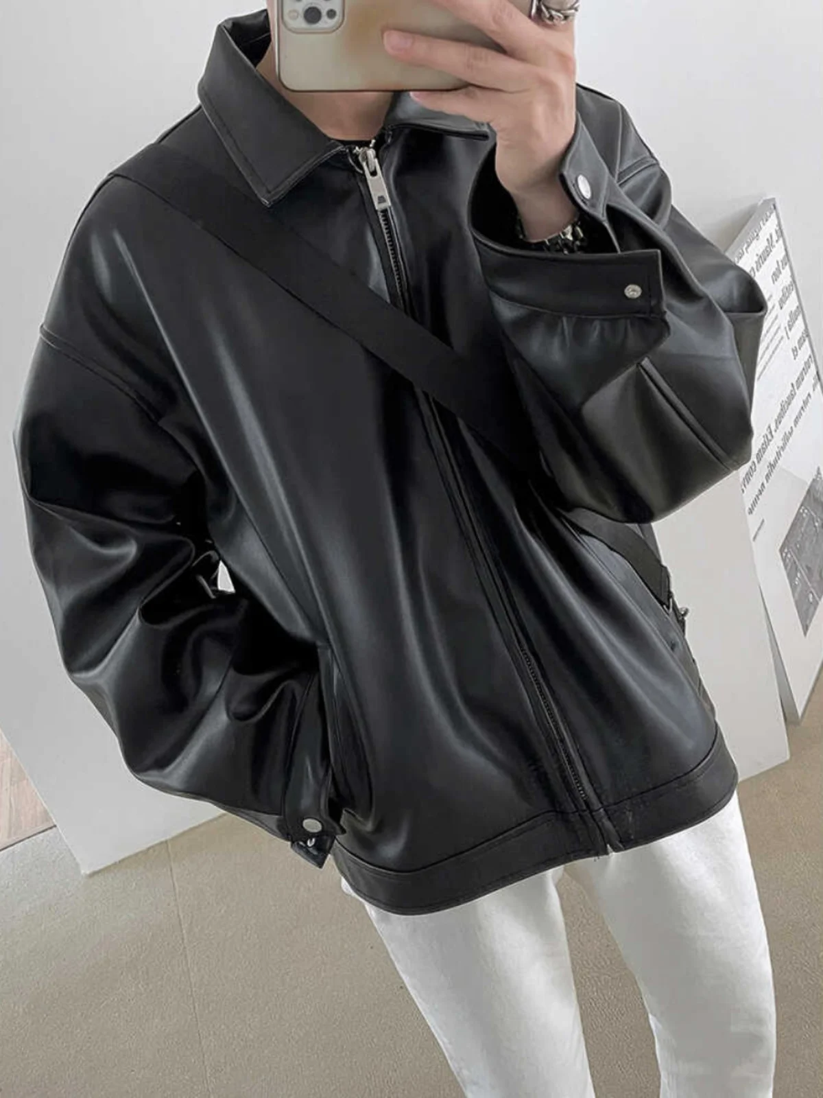 Bla Leather Jaet Men's Spring Autumn New Faion Korean Version PU Leather Casual Baseball Motorcycle Jaet
Bla Leather Jaet Men's Spring Autumn New Faion Korean Version PU Leather Casual Baseball Motorcycle Jaet