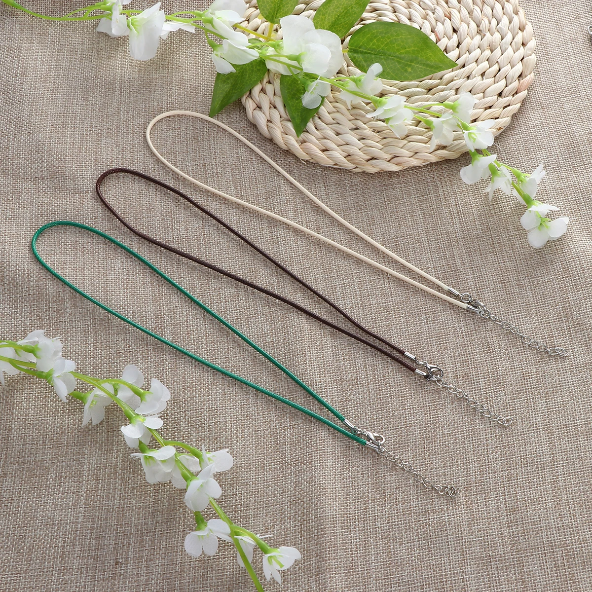 50pcs Waxed Necklace Cords 2mm x 45cm Dark Green Black Coffee White Grey Strings Clasp Chain Jewelry Making Supplies
50pcs Waxed Necklace Cords 2mm x 45cm Dark Green Black Coffee White Grey Strings Clasp Chain Jewelry Making Supplies