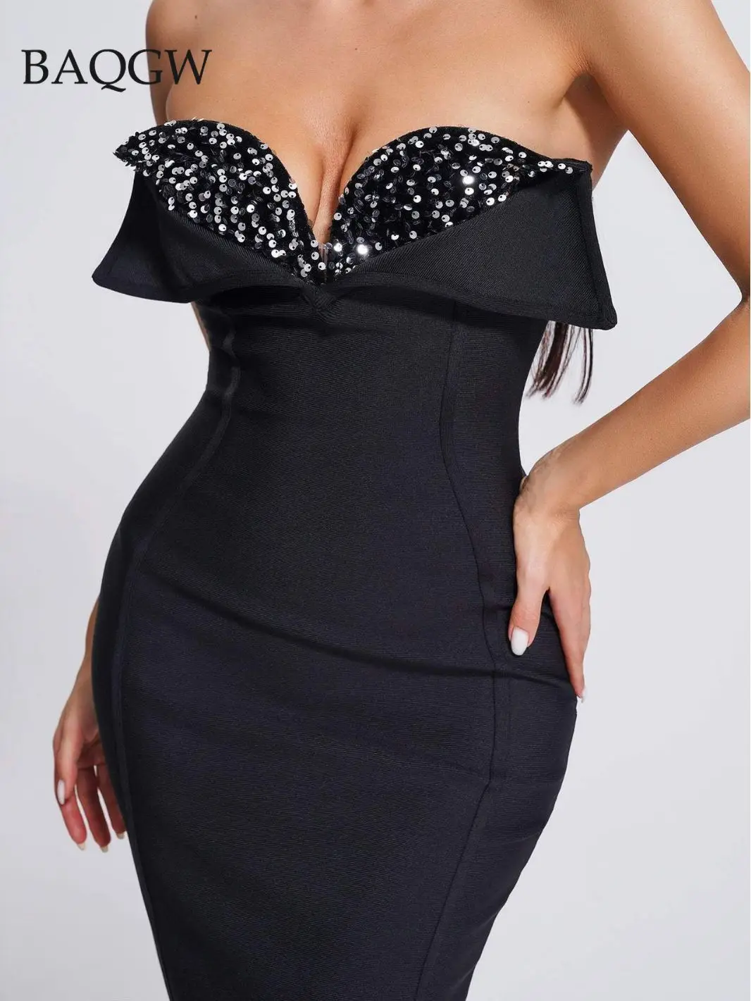 Women Summer Sexy Strapless Crystal Tassel Sequins Patchwork Luxury Midi Bodycon Bandage Dress Elegant Party Evening Club Dress
Women Summer Sexy Strapless Crystal Tassel Sequins Patchwork Luxury Midi Bodycon Bandage Dress Elegant Party Evening Club Dress