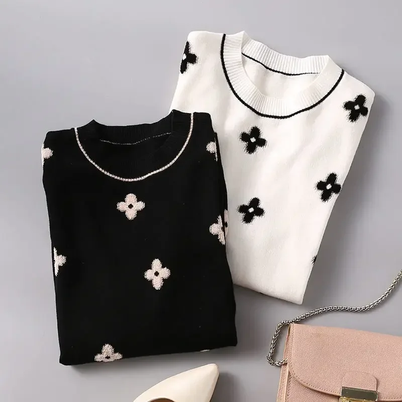 2025 Casual Thin Knitted T-Shirt Summer Short Sleeve Tops Elegant Woman Clothes Embroidery Flower Fashion Tee Shirt Femme New
2025 Casual Thin Knitted T-Shirt Summer Short Sleeve Tops Elegant Woman Clothes Embroidery Flower Fashion Tee Shirt Femme New