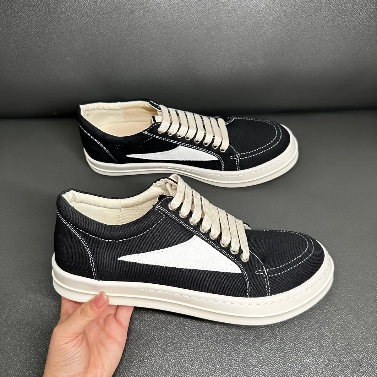 Ro Designer Men Sneaker Low Top Women Black Canvas Shoes Leather Casual Shoe Lace Up Retro Flat Suede Sneakers
Ro Designer Men Sneaker Low Top Women Black Canvas Shoes Leather Casual Shoe Lace Up Retro Flat Suede Sneakers