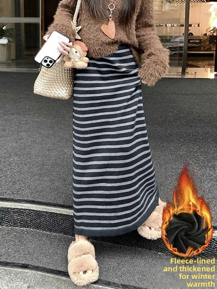 Ladies Knitted Fleece Lined Flared Skirt Thickened Winter A-Line Skirt Standard Fit High Waist Loose Style Daily Wear
Ladies Knitted Fleece Lined Flared Skirt Thickened Winter A-Line Skirt Standard Fit High Waist Loose Style Daily Wear