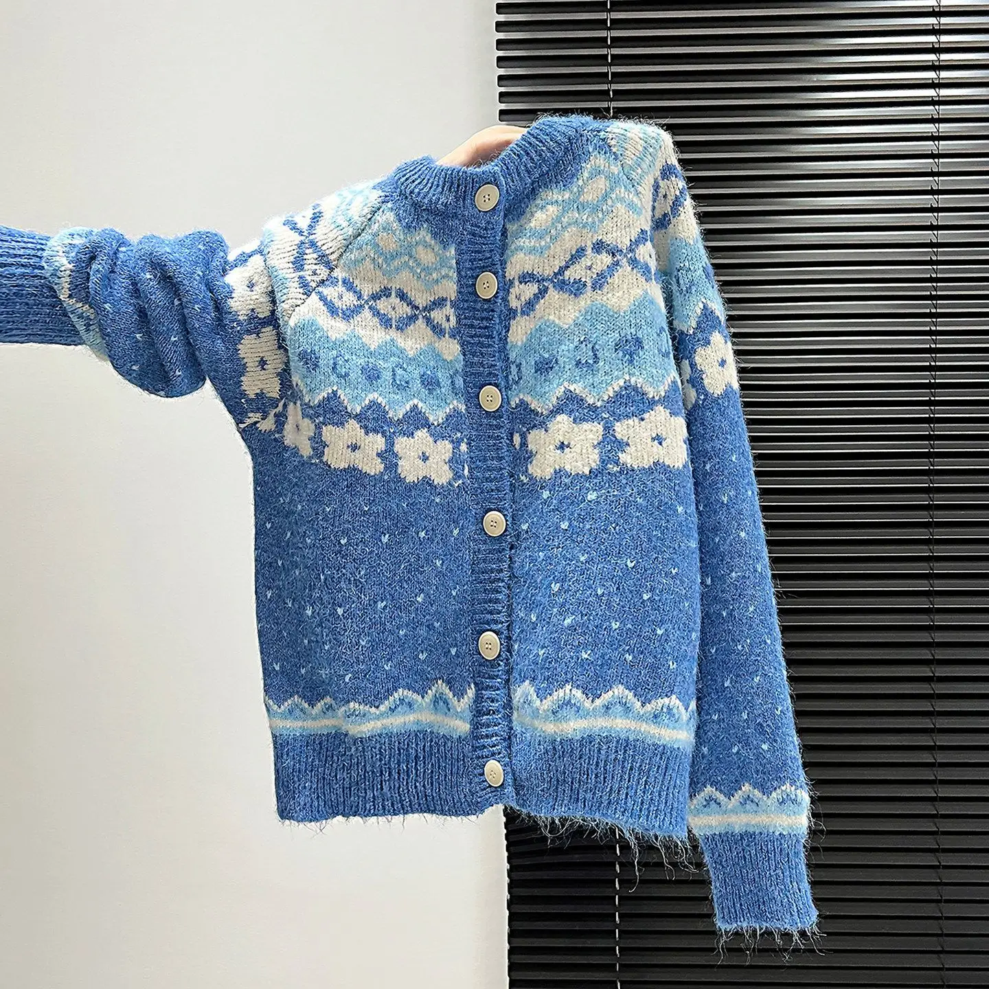 Fair Island jacquard blue sweater cardigan jacket women's winter retro soft waxy thickened lazy wind knitted top tide
Fair Island jacquard blue sweater cardigan jacket women's winter retro soft waxy thickened lazy wind knitted top tide