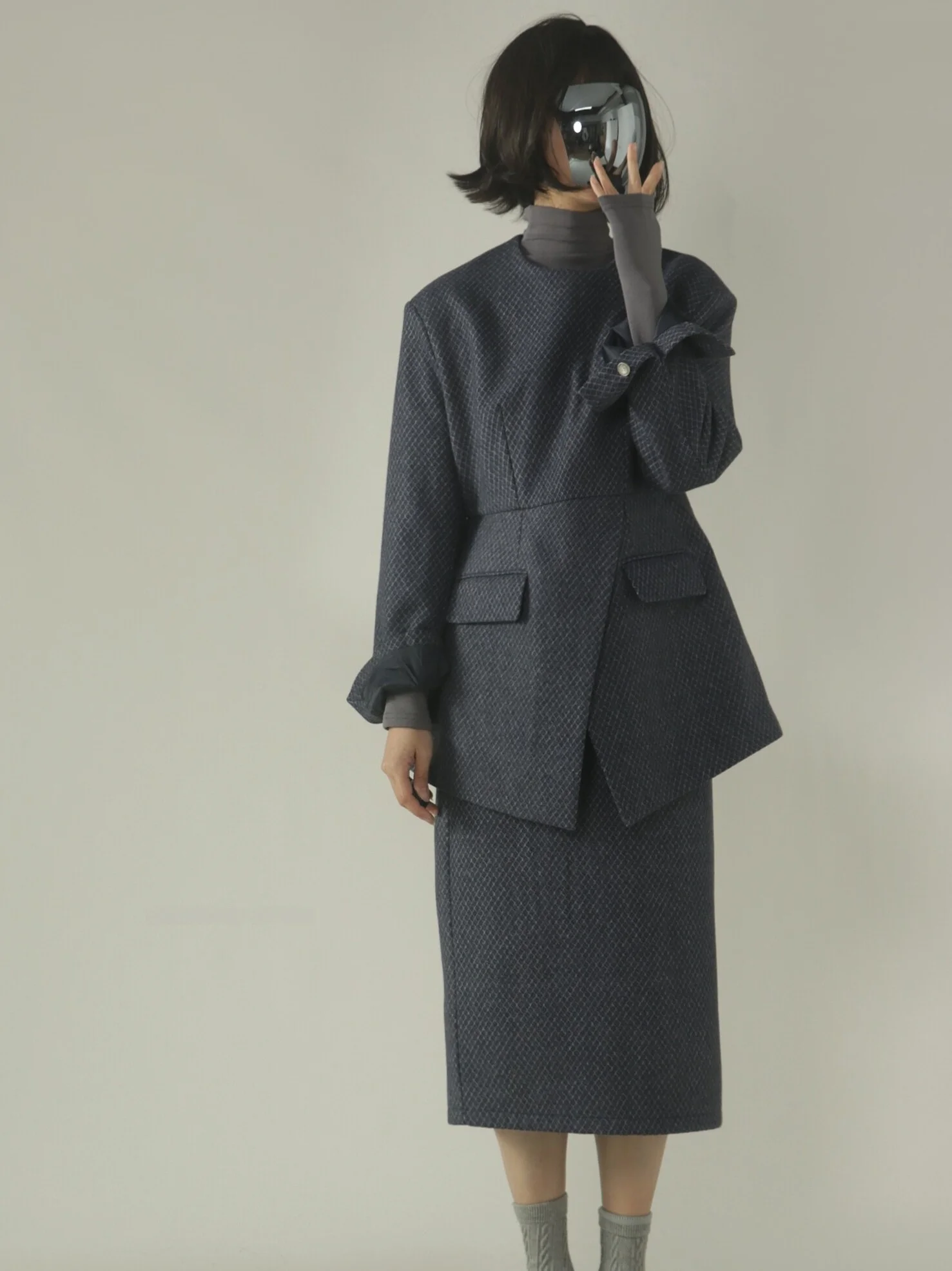 WHOOOS Design Loose Fit Long Sleeve Suiting Woolen Coat Set Original Design round Neck Plaid Pattern Mid-Length Women's Fashion
WHOOOS Design Loose Fit Long Sleeve Suiting Woolen Coat Set Original Design round Neck Plaid Pattern Mid-Length Women's Fashion