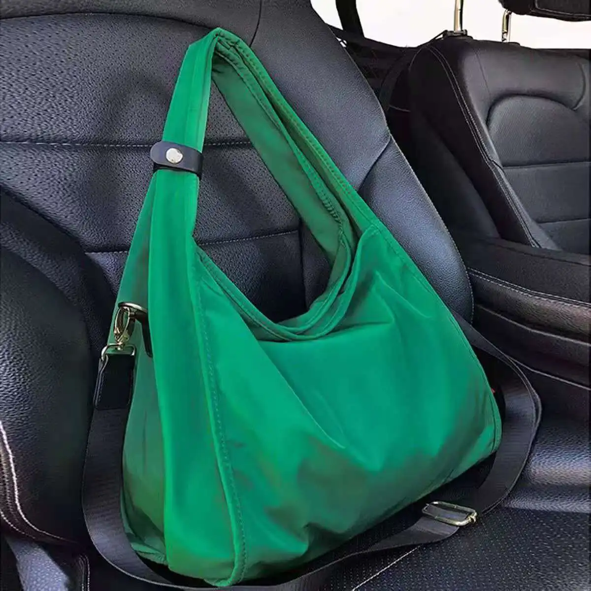 2026Large-capacity nylon waterproof handbag stylish and versatile single-shoulder crossbody women's bag
2026Large-capacity nylon waterproof handbag stylish and versatile single-shoulder crossbody women's bag