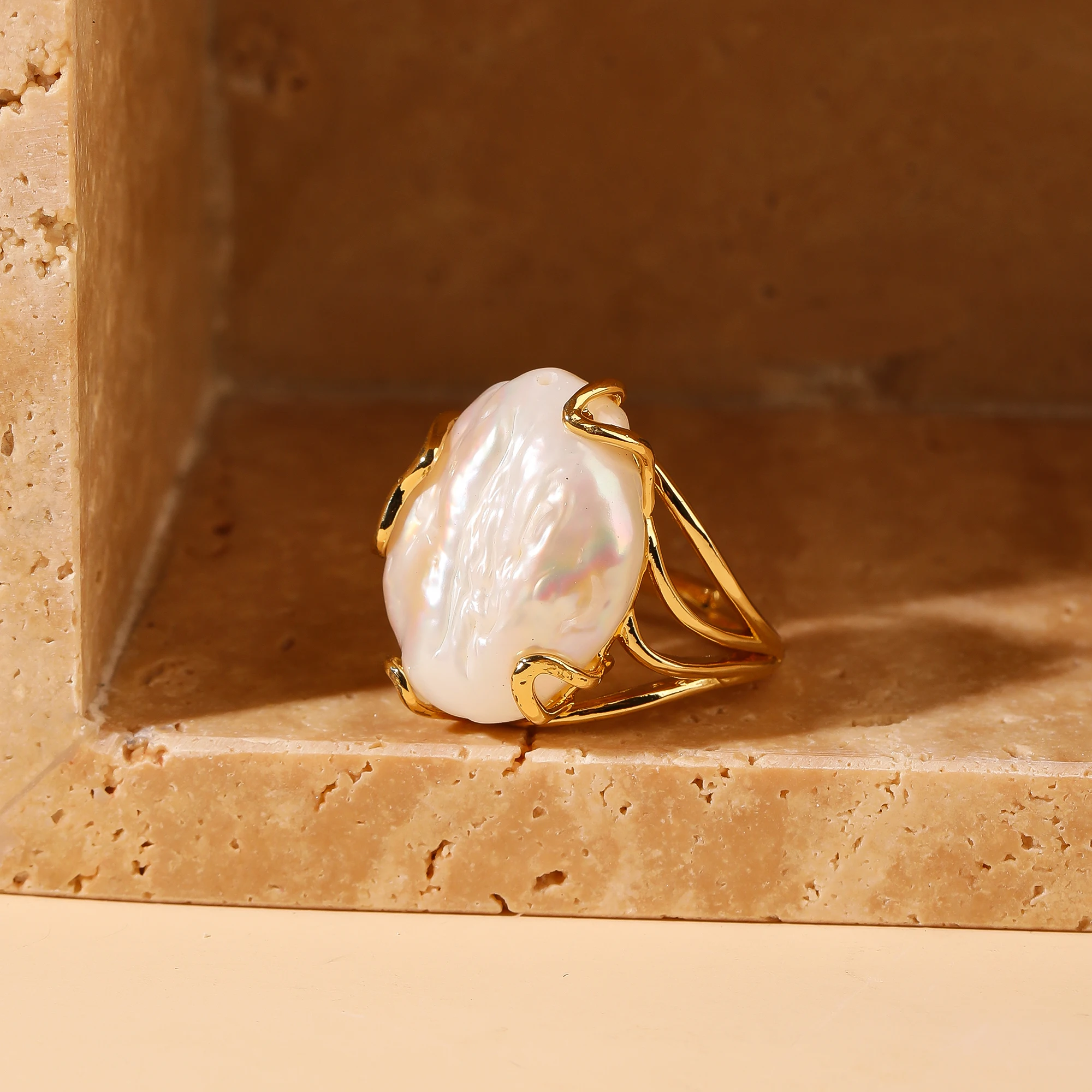Natural Freshwater Baroque Pearl Fashion Band Ring with Gold Plating 
Natural Freshwater Baroque Pearl Fashion Band Ring with Gold Plating