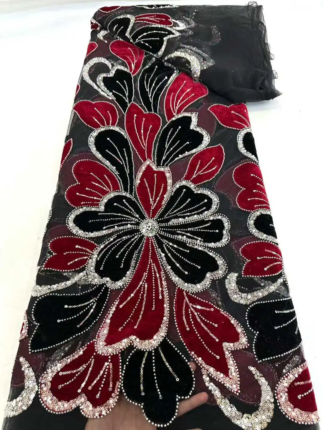 Африканская бархатная кружевная ткань с бисером и блестками, 2024, высокое качество, вышивка, нигерийский французский тюль, сетчатая кружевная ткань для шитья вечернего платья
Африканская бархатная кружевная ткань с бисером и блестками, 2024, высокое качество, вышивка, нигерийский французский тюль, сетчатая кружевная ткань для шитья вечернего платья