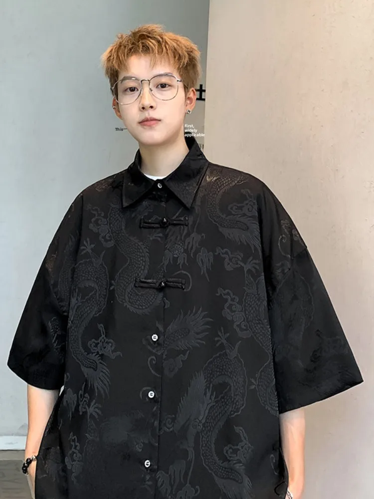 Ice Silk ort Sve irt Men's Casual Summer New Dragon Pattern Embroidery Thin Drapey Sle Chinese Sle irt
Ice Silk ort Sve irt Men's Casual Summer New Dragon Pattern Embroidery Thin Drapey Sle Chinese Sle irt