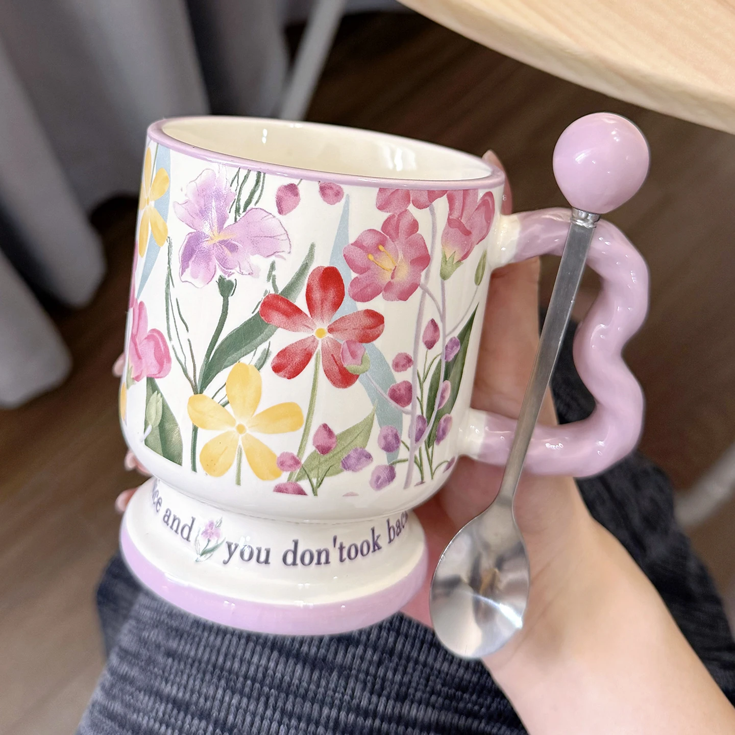 Large Capacity Ceramic Coffee Mug Floral Design Vintage Breakfast Cup Couple Gift Box Set Single Ear Handle Cup Cover
Large Capacity Ceramic Coffee Mug Floral Design Vintage Breakfast Cup Couple Gift Box Set Single Ear Handle Cup Cover