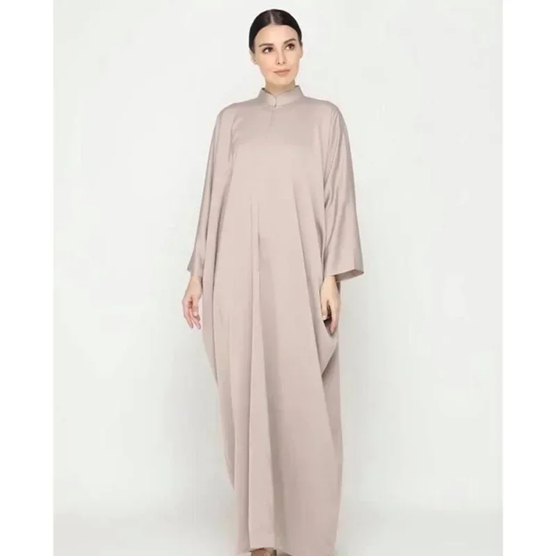 Woman Solid Color Muslim Dress Stand Collar Bat Sleeve Middle East Dubai Loose Muslim Plus Size Robe Loose Abaya Fashion Robe
Woman Solid Color Muslim Dress Stand Collar Bat Sleeve Middle East Dubai Loose Muslim Plus Size Robe Loose Abaya Fashion Robe