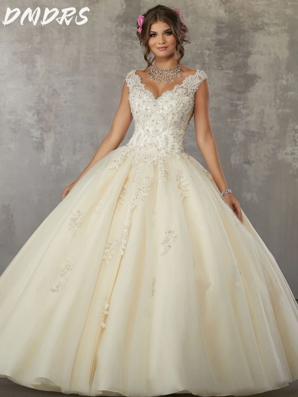 Простое платье Quinceanera без рукавов 2025, сексуальное вечернее платье с открытой спиной, блестящее вечернее бальное платье с аппликацией 16, по индивидуальному заказу
Простое платье Quinceanera без рукавов 2025, сексуальное вечернее платье с открытой спиной, блестящее вечернее бальное платье с аппликацией 16, по индивидуальному заказу