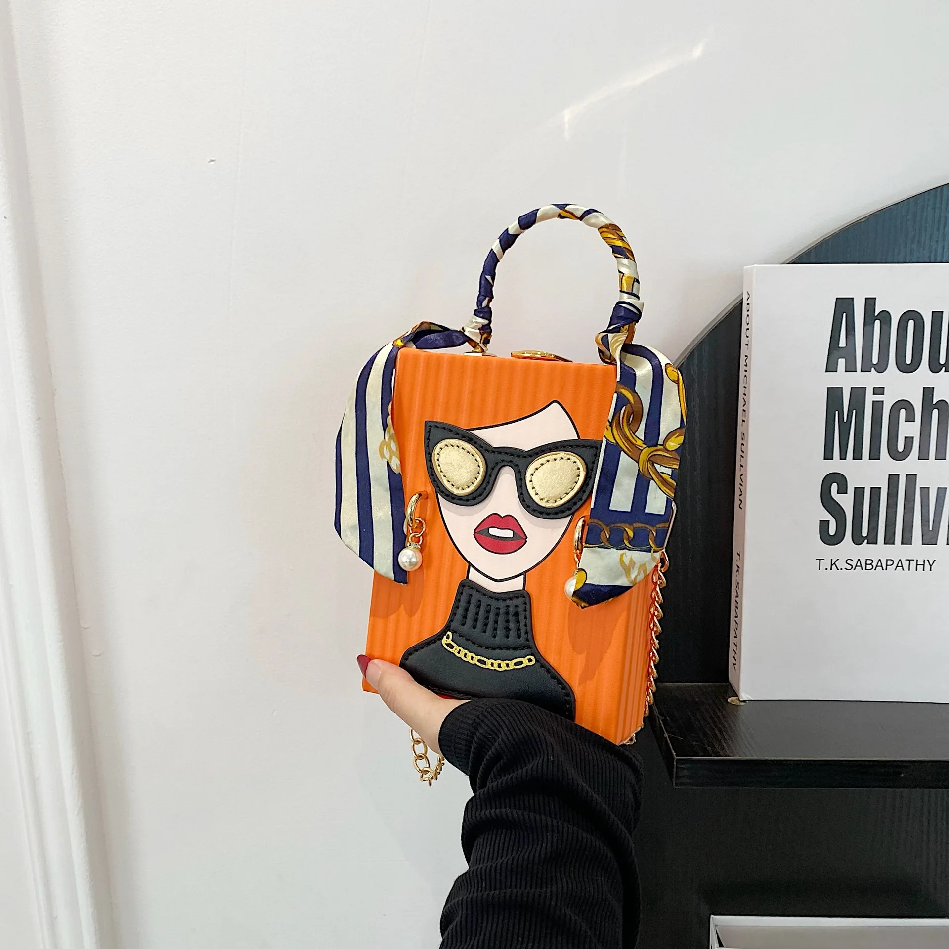 Niche Advanced Design Stitching Storage Bag Retro Multi-material Square Portable Storage Bag with Shoulder Strap
Niche Advanced Design Stitching Storage Bag Retro Multi-material Square Portable Storage Bag with Shoulder Strap