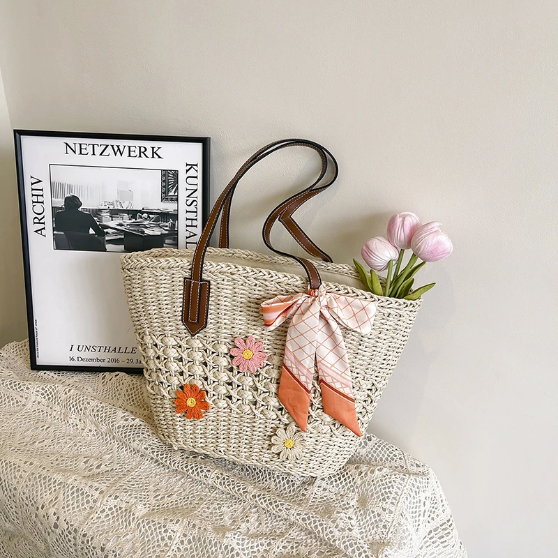 Fabric Flowers Zipper Casual Tote Ribbons Large Capacity Women's Bags on Sale 2025 New Grassland Versatile Women's Handbags
Fabric Flowers Zipper Casual Tote Ribbons Large Capacity Women's Bags on Sale 2025 New Grassland Versatile Women's Handbags