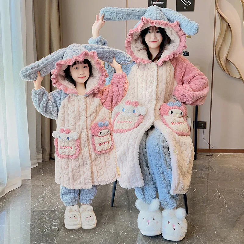 Пижамы Cinnamoroll для девочек, коралловый флис, детская утепленная осенне-зимняя теплая костюм Sanrios, ночная рубашка для родителей и детей, мамы и дочки
Пижамы Cinnamoroll для девочек, коралловый флис, детская утепленная осенне-зимняя теплая костюм Sanrios, ночная рубашка для родителей и детей, мамы и дочки