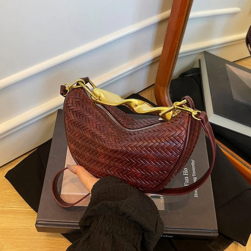 Модная женская сумка через плечо из клетчатой кожи в папировском стиле и повседневная винтажная аккуратная сумка
Модная женская сумка через плечо из клетчатой кожи в папировском стиле и повседневная винтажная аккуратная сумка 