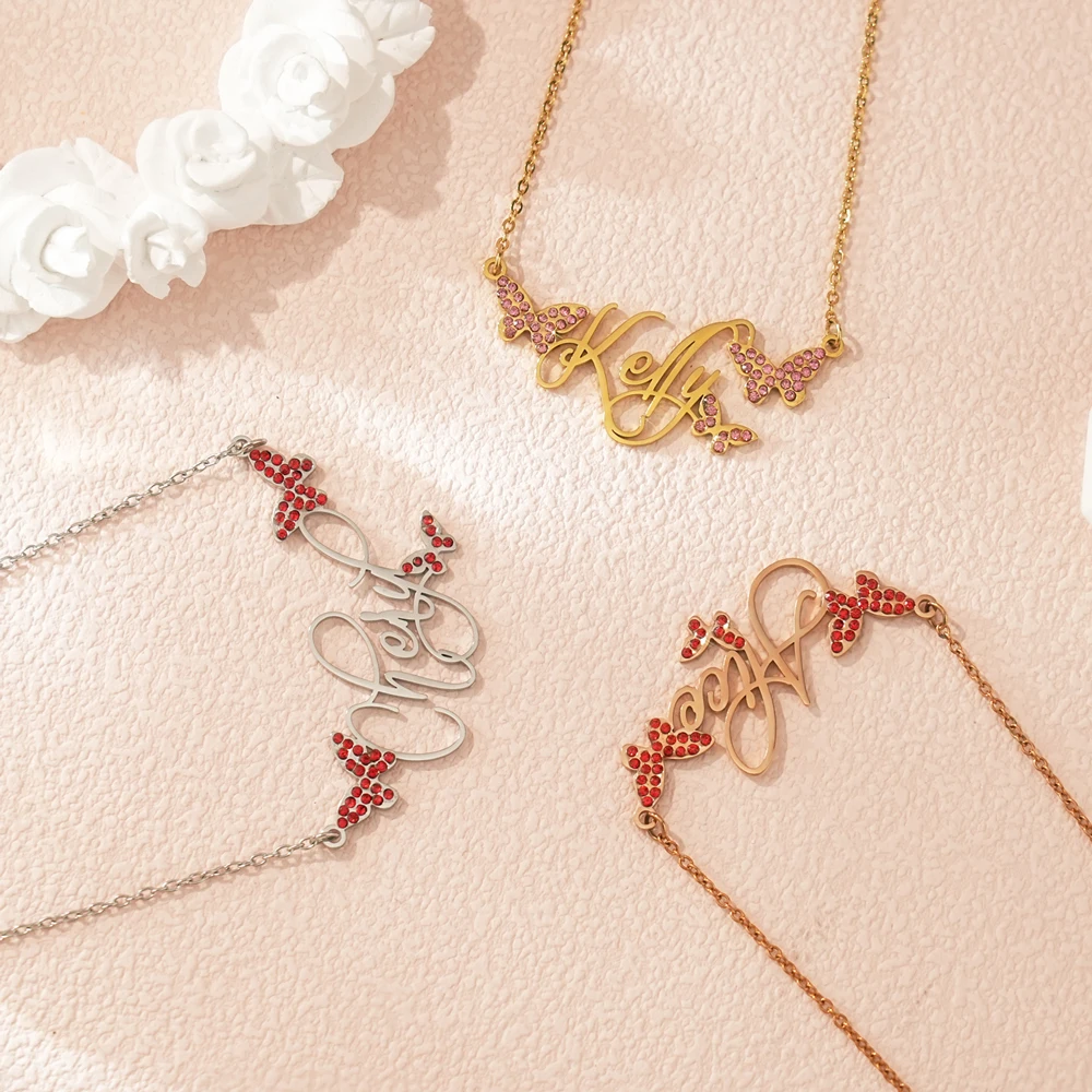 Именное колье с бабочкой, стразами и позолотой 18 карат из нержавеющей стали, с подвеской-бабочкой
Именное колье с бабочкой, стразами и позолотой 18 карат из нержавеющей стали, с подвеской-бабочкой