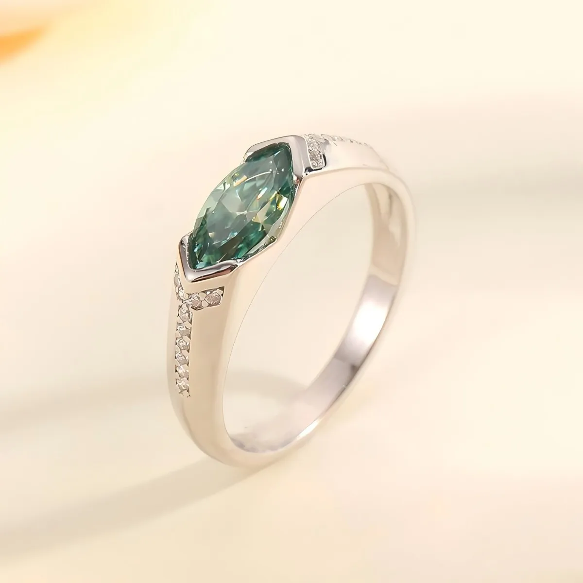 Women's Green Horse Eye Shaped Moissanite Diamond Ring S925 Silver Plated 18K White Gold 1.0ct
Women's Green Horse Eye Shaped Moissanite Diamond Ring S925 Silver Plated 18K White Gold 1.0ct