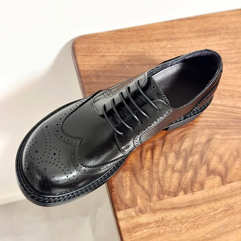 Модная повседневная кожаная обувь в стиле ретро, мужская деловая дизайнерская рабочая обувь из натуральной кожи, офисные свадебные туфли, мужские молодежные туфли 
Модная повседневная кожаная обувь в стиле ретро, мужская деловая дизайнерская рабочая обувь из натуральной кожи, офисные свадебные туфли, мужские молодежные туфли