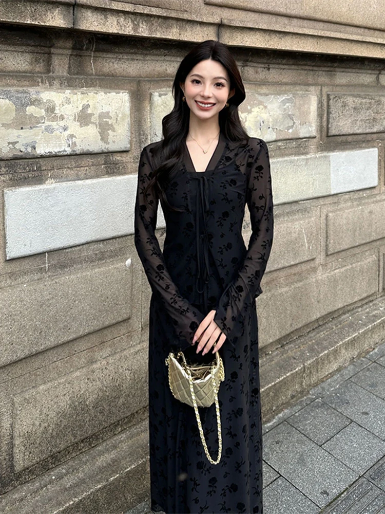 Fashionable Sexy Elegant Lace Two-Piece Set Summer New Arrival Versatile Long Sleeve V-Neck Midi Dress And Pants Ensemble
Fashionable Sexy Elegant Lace Two-Piece Set Summer New Arrival Versatile Long Sleeve V-Neck Midi Dress And Pants Ensemble
