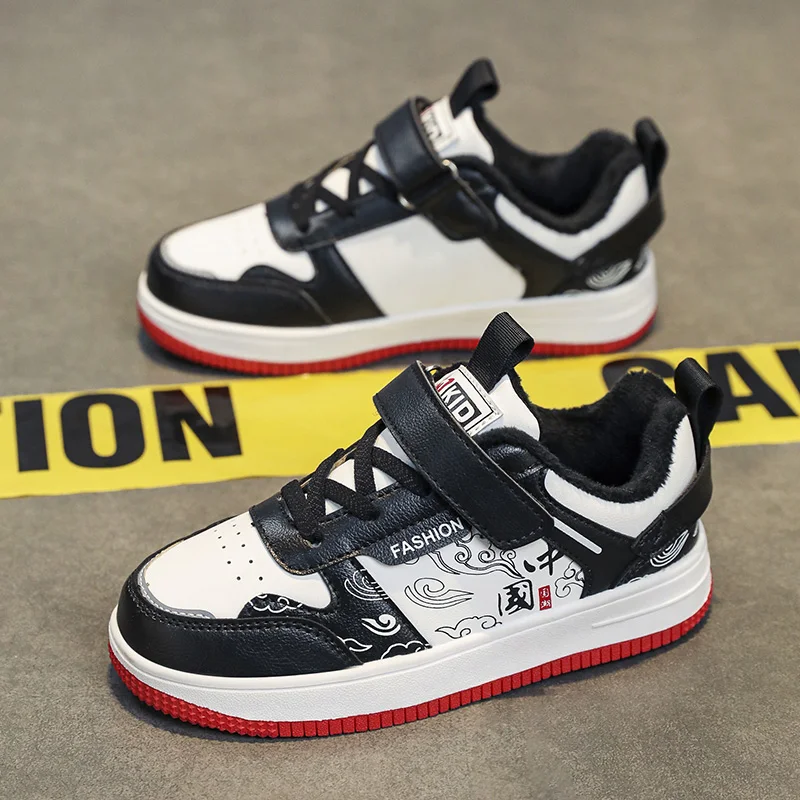 Классические кеды для мальчиков, весенние детские спортивные туфли 2026 года, новые повседневные нескользящие туфли на липучках для учеников начальной школы
Классические кеды для мальчиков, весенние детские спортивные туфли 2026 года, новые повседневные нескользящие туфли на липучках для учеников начальной школы