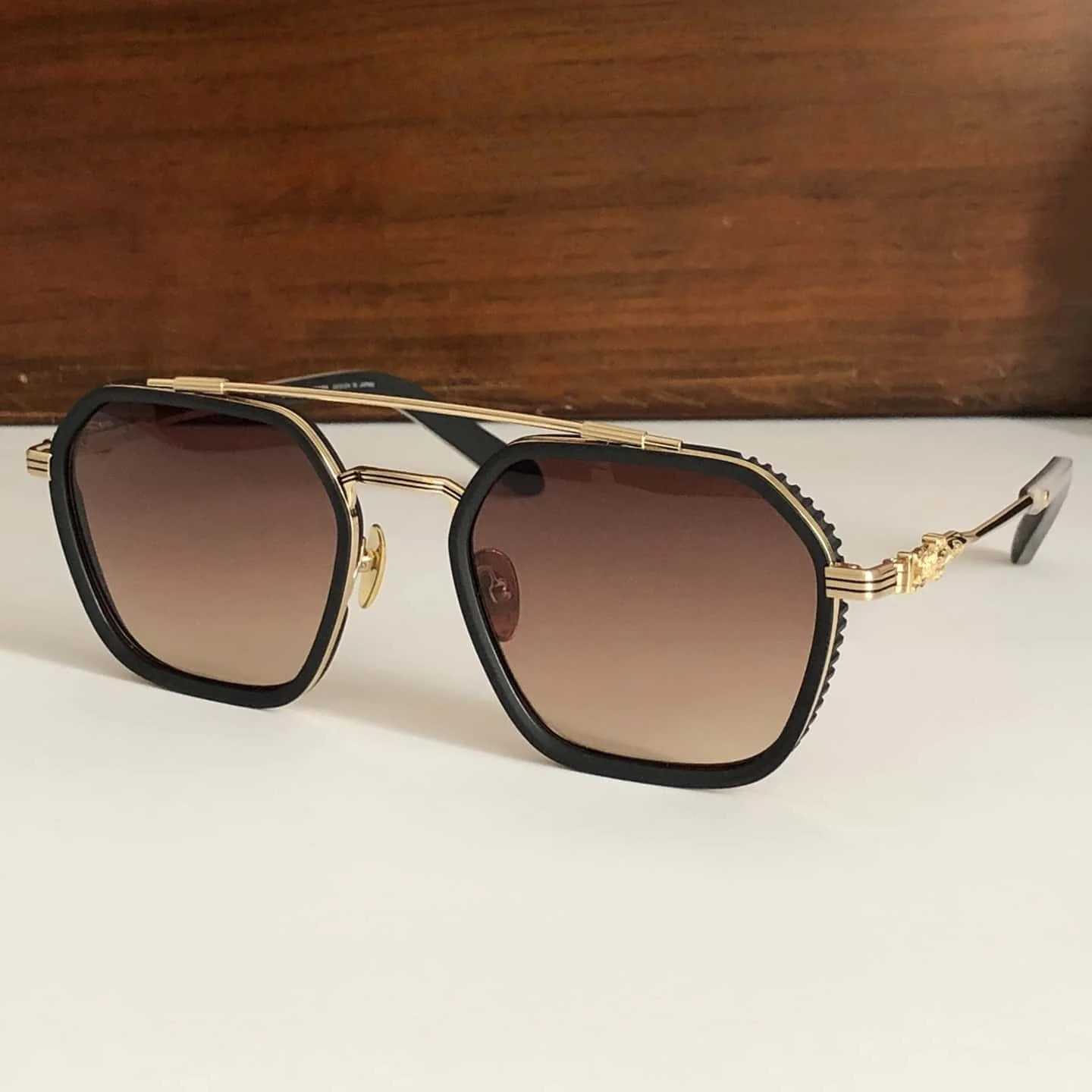 2025 New Driving Fashion Pilot Large Frame UV400 Men's and Women's Outdoor Glasses Luxury Brand Design High Quality Sunglasses
2025 New Driving Fashion Pilot Large Frame UV400 Men's and Women's Outdoor Glasses Luxury Brand Design High Quality Sunglasses
