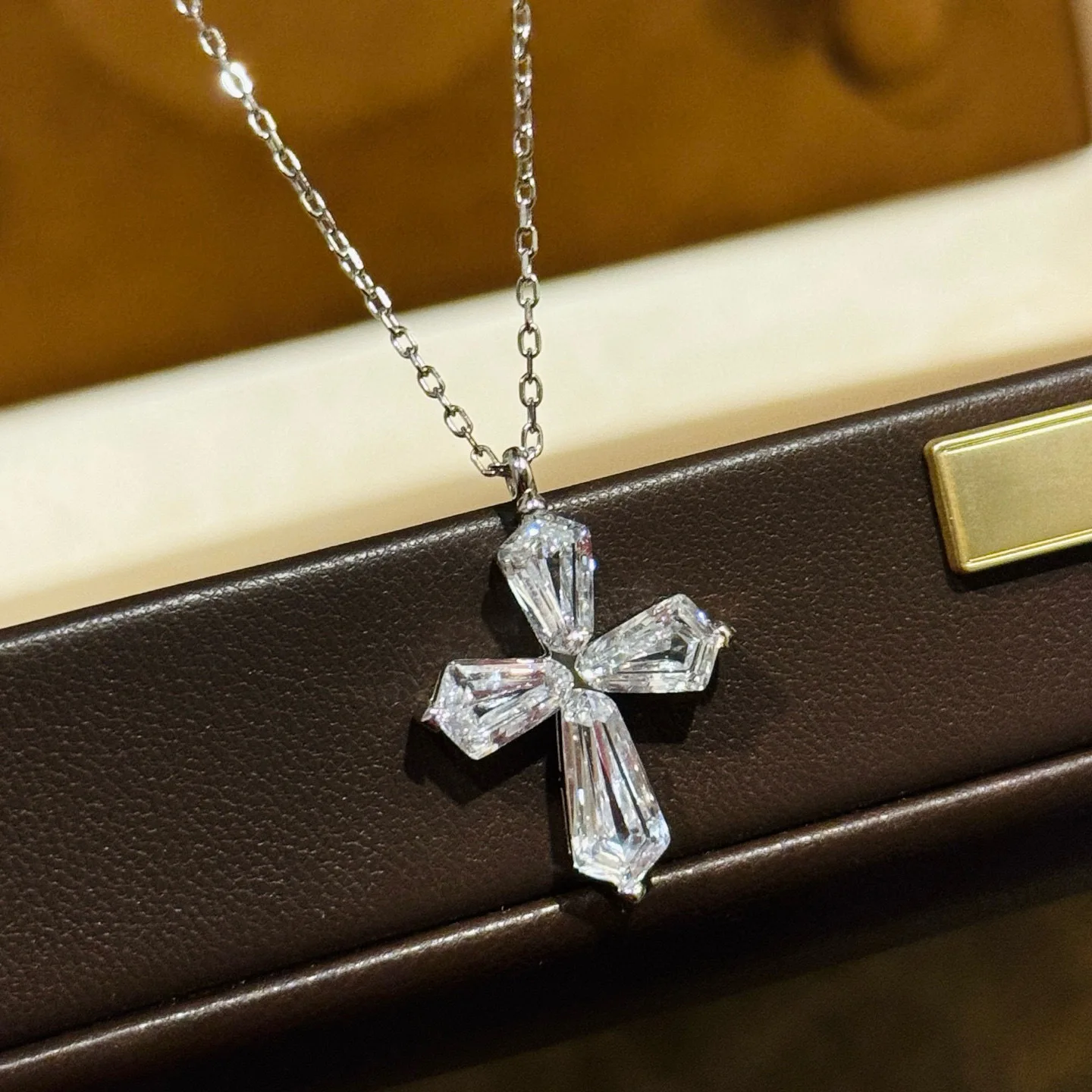 100% 925 Sterling Silver Pave 5A Zircconia Cross Shape Pendant Necklaces For Women Fine Jewelry
100% 925 Sterling Silver Pave 5A Zircconia Cross Shape Pendant Necklaces For Women Fine Jewelry