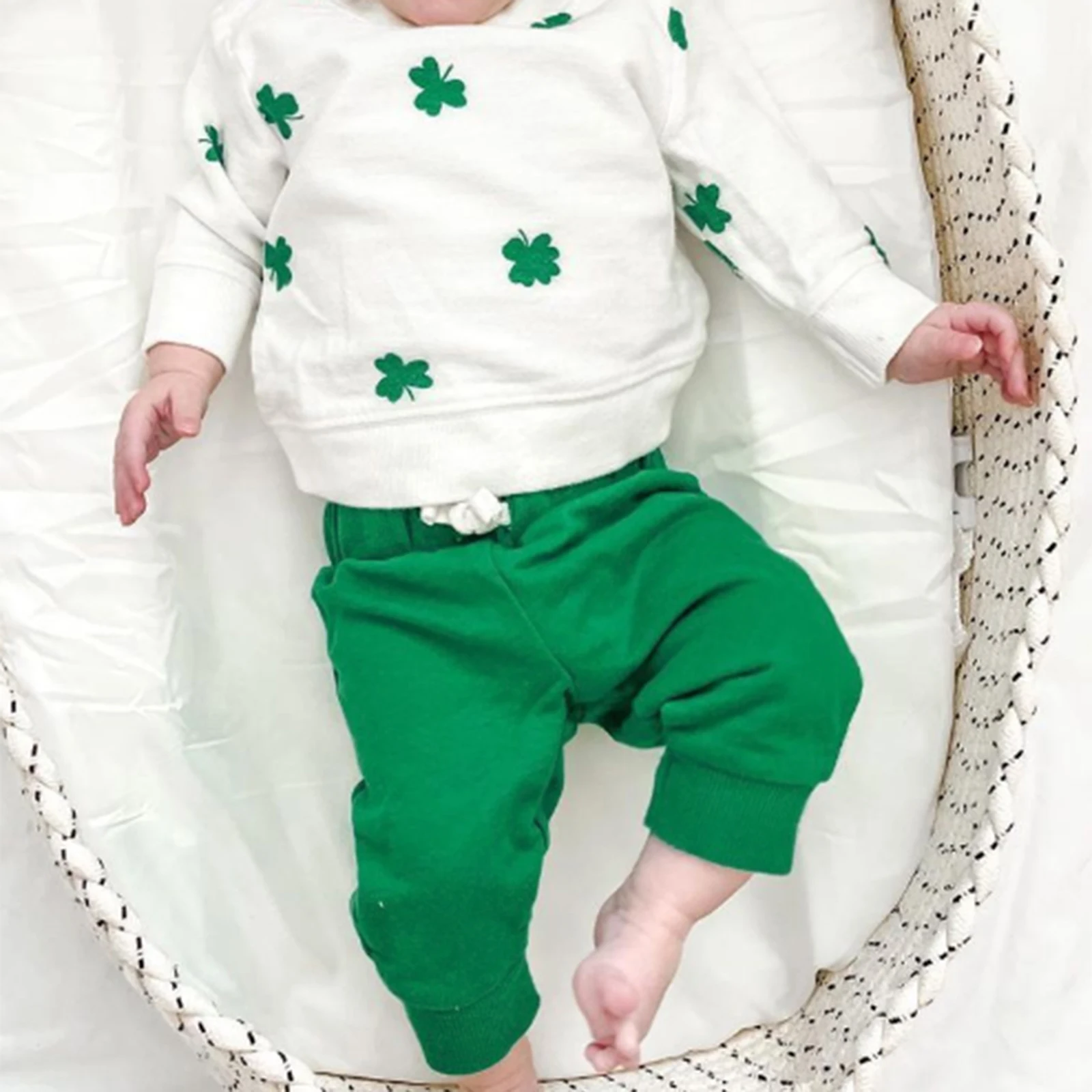 Baby Kids St Patricks Day Outfits Sets Long Sleeve Four Leaf Clover Print Sweatshirt Green Toddler Spring Clothes Sets 2pcs
Baby Kids St Patricks Day Outfits Sets Long Sleeve Four Leaf Clover Print Sweatshirt Green Toddler Spring Clothes Sets 2pcs
