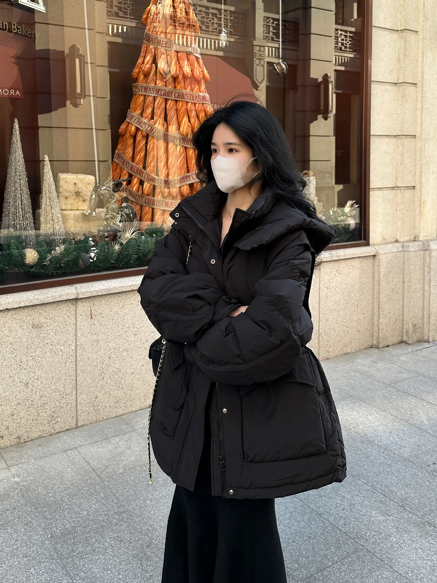 Женская зимняя куртка-пуховик средней длины с капюшоном, теплая, свободного кроя, с поясом, в корейском стиле, простая, универсальная, черная
Женская зимняя куртка-пуховик средней длины с капюшоном, теплая, свободного кроя, с поясом, в корейском стиле, простая, универсальная, черная