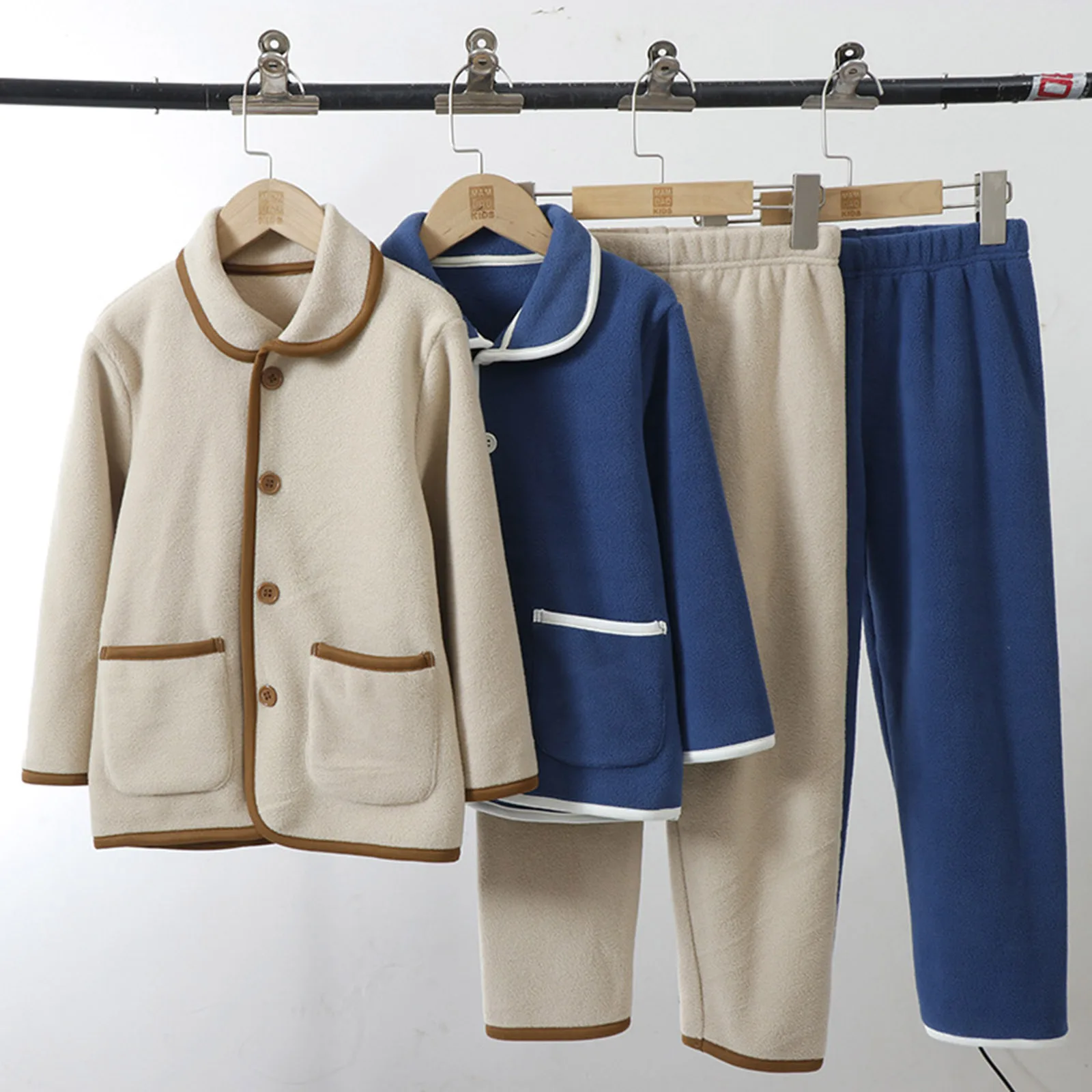 Kids Pajama Set New Arrival Boys and Girls Solid Color Fleece-Lined Warm Thickened Loungewear Set Autumn Winter Soft Homewear
Kids Pajama Set New Arrival Boys and Girls Solid Color Fleece-Lined Warm Thickened Loungewear Set Autumn Winter Soft Homewear